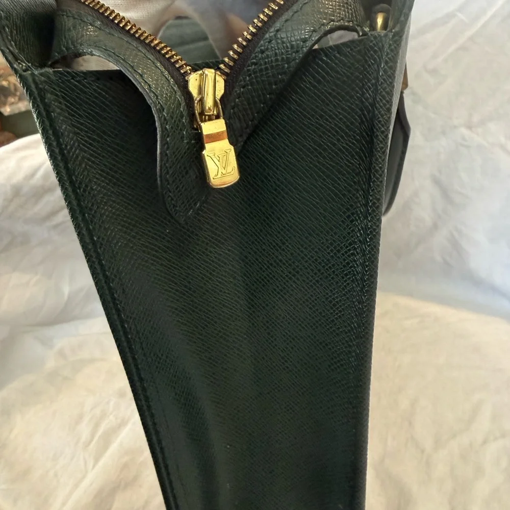 Auth Louis Vuitton Taiga Leather BriefcaseGreen Vintage 1977 Made in France